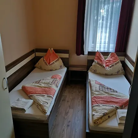 Bed and Breakfast Borostyan Panzio