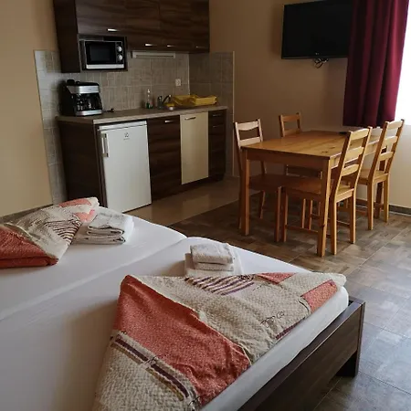 Borostyan Panzio Bed & Breakfast