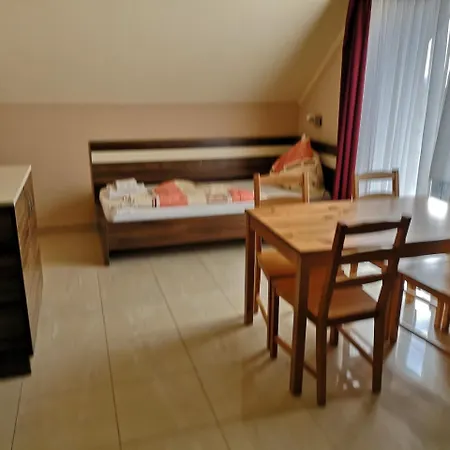 Alojamento de Acomodação e Pequeno-almoço Borostyán Panzió *