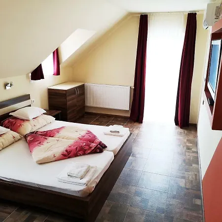 Borostyan Panzio Bed and Breakfast 3*