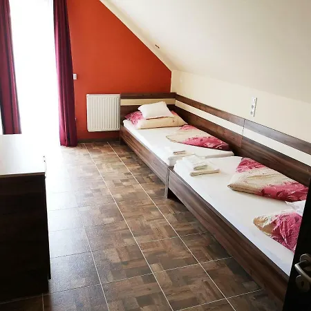 Borostyan Panzio Bed & Breakfast