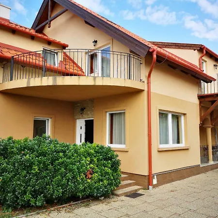 Borostyan Panzio Bed & Breakfast